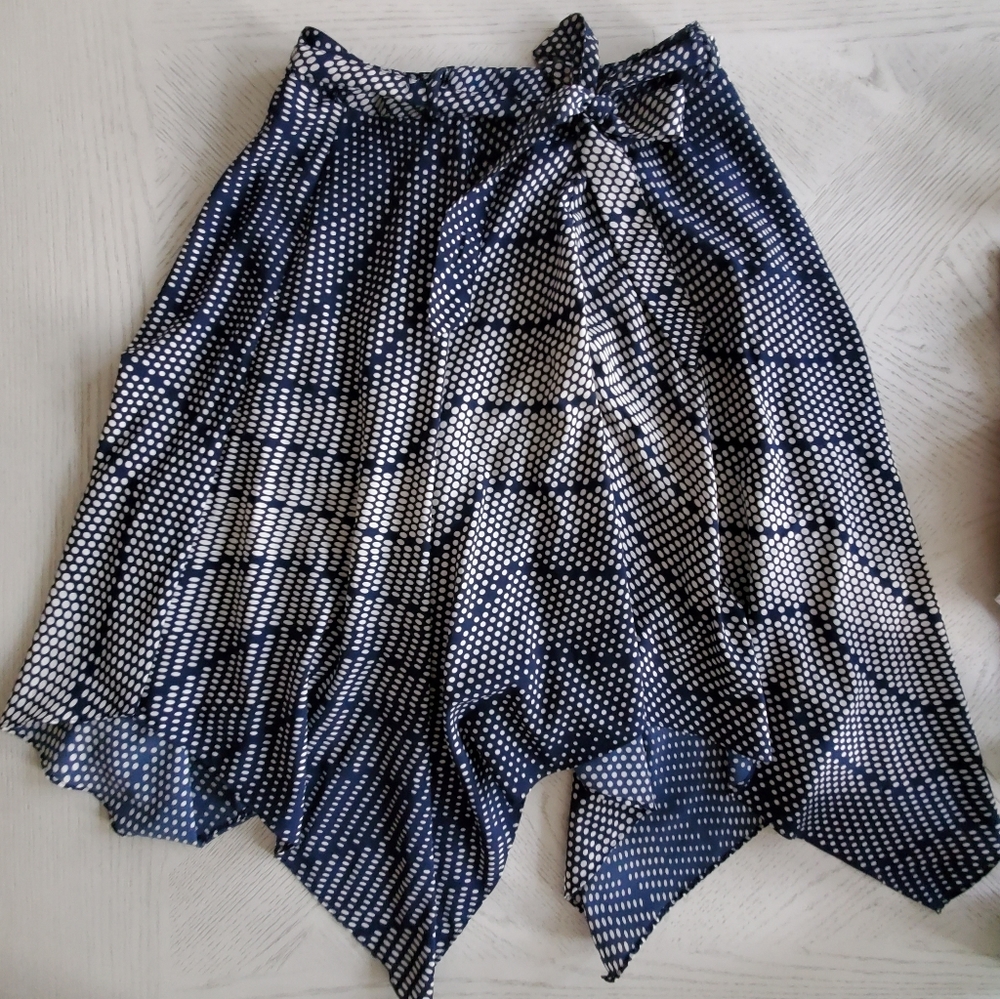 Banana Republic Flowy Midi Skirt 💙